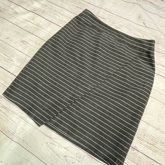 LOFT 2P Black and White Striped Asymmetrical Cut Mini Skirt EUC - Picture 11 of 12